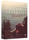 okładka książki, kobieta siedząca na pomoście nad wodą, od góry napis: Agata Przybyłek, Droga, którą przeszłam