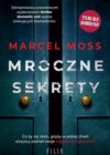 okładka książki, uchylone drzwi, u góry napis: Tylko dla dorosłych, Marcel Moss, Mroczne sekrety