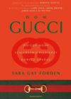 Okładka książki, na pomarańczowym tle znak Gucci, od góry napis: Dom Gucci : potęga mody, szaleństwo pieniędzy, gorycz upadku, Sara Gay Forden